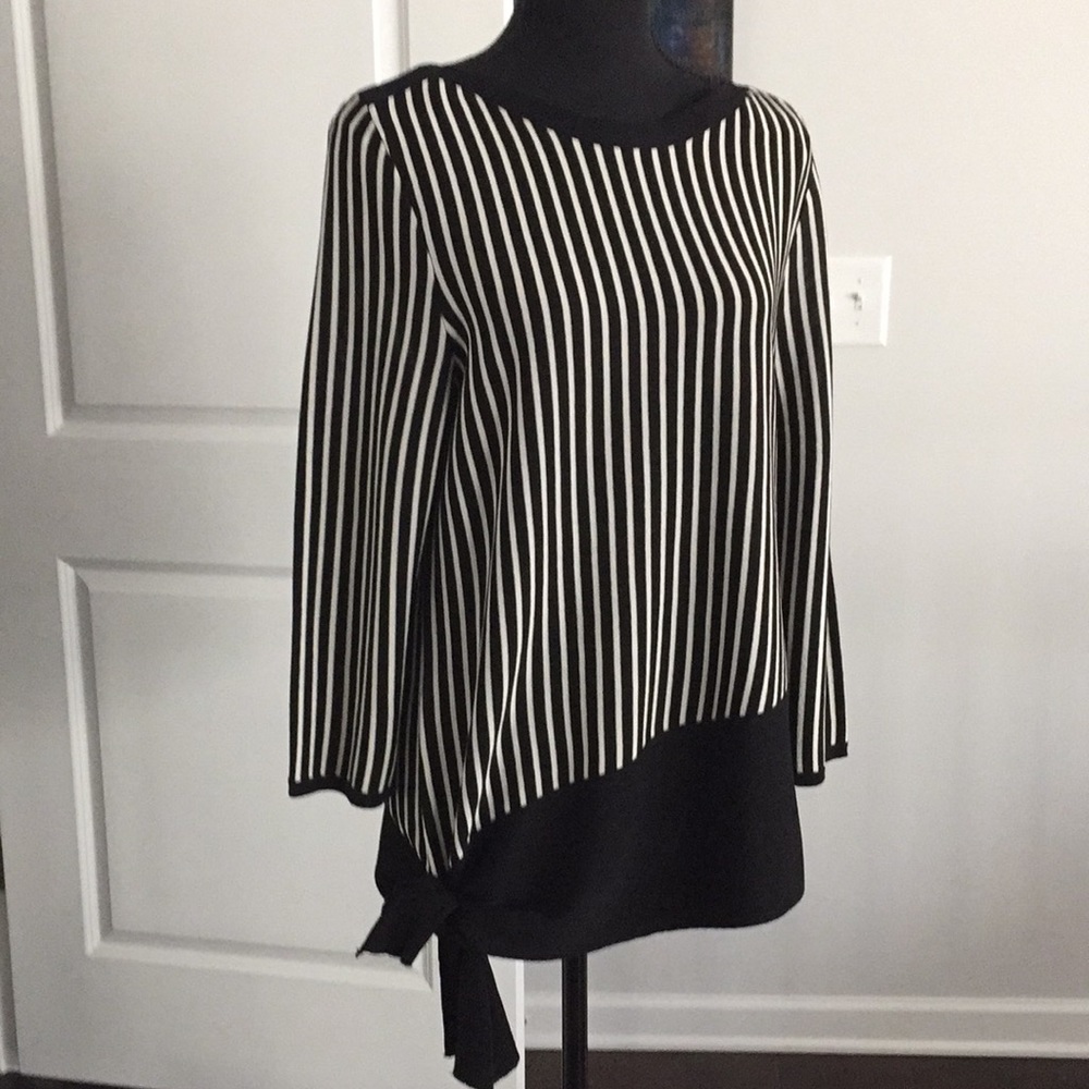 Anne Klein Knit Top Size M Black White Stripes Asymmetrical Brand New - Picture 3 of 12